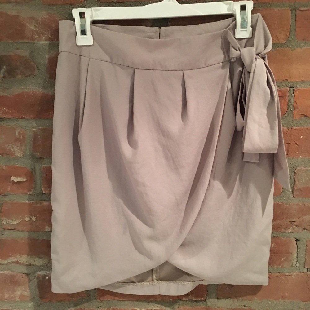 Beige skirt with bow